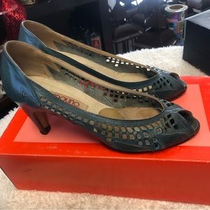 Bandolino leather shoes used